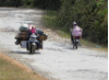 33. ... vorbei an überladenen Moto's und über unwegsame Strassen ...