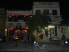 14. bevor wir dann aber weiterzogen, haben wir uns das Städtchen HoiAn doch noch bisschen näher betrachtet - wunderschöne alte, traditionelle Häuser, in welchen unten die Geschäfte waren und oben gewohnt wurde