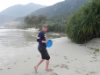 24. ... oder sei es mit Frees-Bee spielen am Strand ...