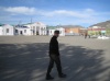 79_Hauptplatz_in_Oelgyi_gesaeumt_mit_Regierungsgebaeuden_und_einer_Statue_in_der_Mitte_hier_nicht_im_Bild_typsich_fuer_West_Mongolische_Staedte.jpg